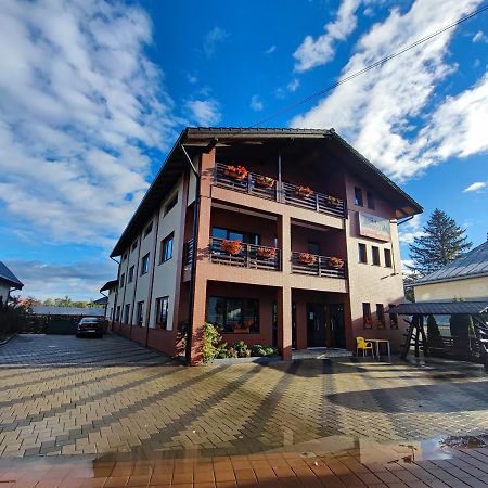 Hotel Enigma Bucovinei Vicovu de Jos Exteriér fotografie