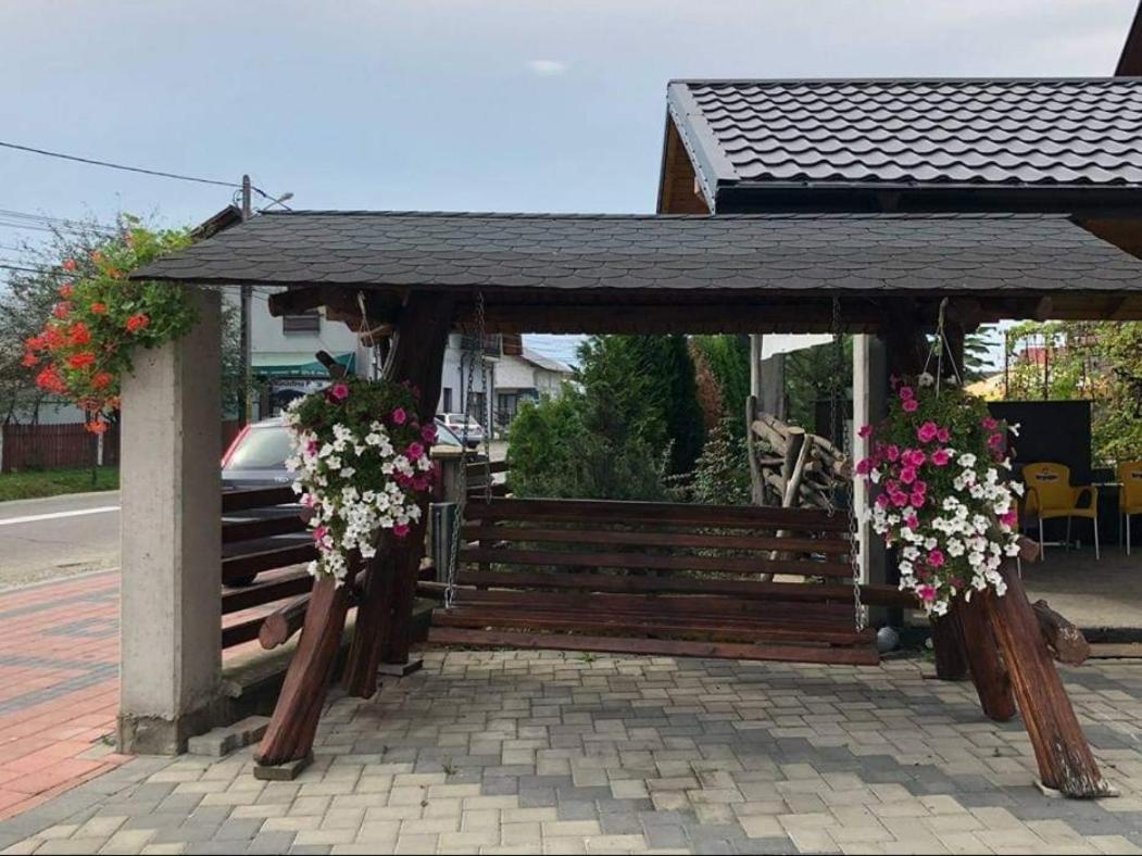 Hotel Enigma Bucovinei Vicovu de Jos Exteriér fotografie