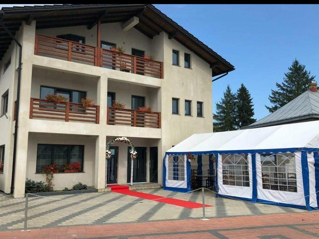 Hotel Enigma Bucovinei Vicovu de Jos Exteriér fotografie