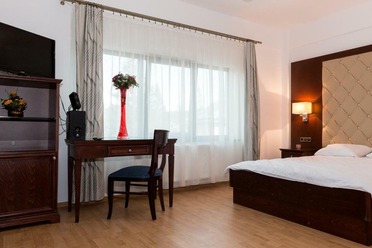 Hotel Enigma Bucovinei Vicovu de Jos Exteriér fotografie