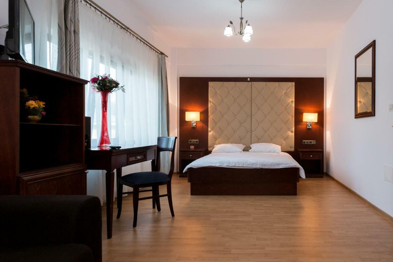 Hotel Enigma Bucovinei Vicovu de Jos Exteriér fotografie