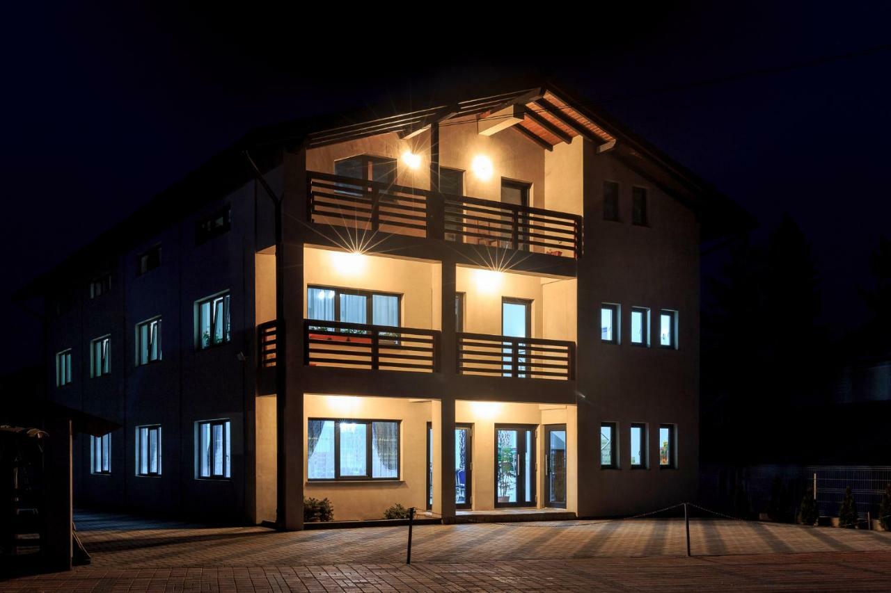 Hotel Enigma Bucovinei Vicovu de Jos Exteriér fotografie